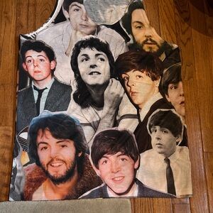 Graphic Muscle Tee with Iconic Faces sz L